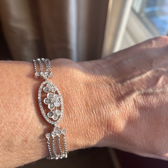 🤑Weekend Sale💎18k White Gold and Diamond Floral Bracelet